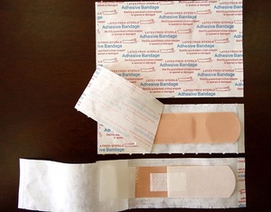Vendaje de espuma de silicona estéril autoadhesivo Jenis Plester Lukab Color DE LA PIEL yeso <span class=keywords><strong>para</strong></span> <span class=keywords><strong>heridas</strong></span> PE tirita médica impermeable - Product Image 3