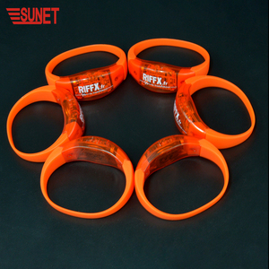 Sunjet 黄色ピンクのライトアップ led ブレスレットサウンド活性ブレスレット - Product Image 6