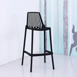 OEM fabrika mobilya Modern istiflenebilir şezlong PP polipropilen plastik Bar taburesi Footrest ile sandalyeler