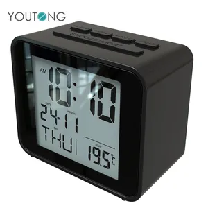 YT60142 بطارية تعمل بالطاقة أسود الذرية تقويم سطح المكتب الأسهم مكعب LCD ساعة تنبيه مع الضوء الخلفي RCC