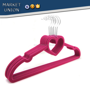 Abs en forma de corazón de terciopelo percha antideslizante flocado percha con polea, Nylon vellosidades, cromado gancho - Product Image 3