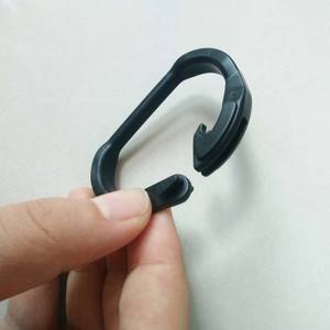 Gancho en C Negro Resistente a los Rayos UV para Conectar Redes de Sombra, Gancho en C para Conectar con Ojal y Cable o Red con Autoconexión - Product Image 1