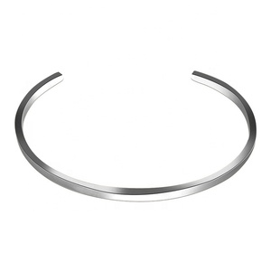 Bracciale Unisex in Acciaio Inossidabile, Bracciale Rigido Aperto in Acciaio Dorato - Product Image 3