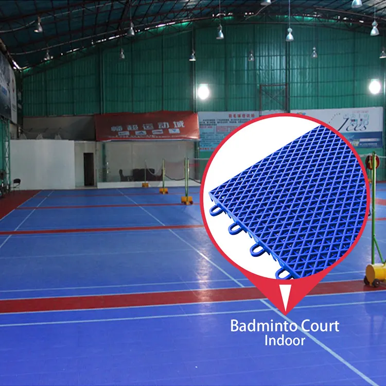 Fabrika fiyat mat inşaat açık taşınabilir yeni tip pp sentetik badminton kortu malzeme