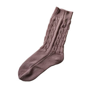 Chaussettes de lit en tricot pour femmes-Conception de pull à câble épais avec jambières texturées, chaussettes de maison antidérapantes confortables - Product Image 4