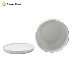 Hot-selling Plastic Bee Tank White Honey Barrel Beekeeping Pail - Product Image 4