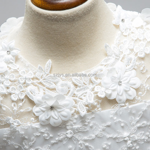 Abito da principessa in pizzo per bambina - Product Image 4