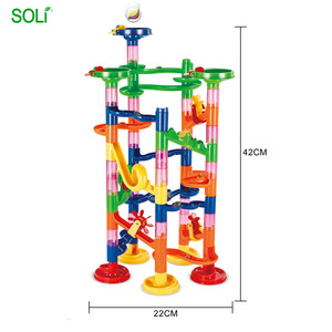 Blocchi di costruzione di giocattoli in plastica <span class=keywords><strong>Run</strong></span> Rolling Ball giocattoli auto assemblare marmo per bambini altri giocattoli educativi 74 blocchi - Product Image 1