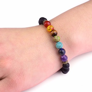 Schneller Versand 1 Stück Moq Drops hipping Frauen Herren Black Lava Rock 7 Chakra Stein perlen Elastische Armbänder