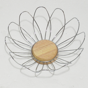 Panier à fruits <span class=keywords><strong>en</strong></span> métal et <span class=keywords><strong>bois</strong></span> de forme florale innovante au <span class=keywords><strong>design</strong></span> moderne pour un usage domestique - Product Image 6