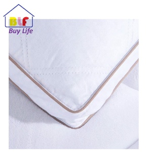 Almohada de plumas de ganso con funda acolchada 100% algodón - Product Image 2
