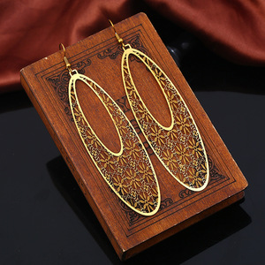 Color hueco hoja simétrica pendientes Dazzle Acero inoxidable hoja cuelga los pendientes - Product Image 5