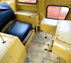 Bulldozer sobre orugas Caterpillar D7G usado en buenas condiciones con componentes principales-Motor y caja de cambios - Product Image 4