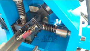 Ángulo de acero automática ronda pernos máquina de perforación de agujero para conductos hvac - Product Image 4