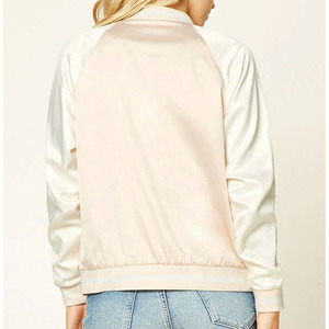 OEM <span class=keywords><strong>giacca</strong></span> autunnale personalizzata <span class=keywords><strong>giacca</strong></span> da donna con chiusura <span class=keywords><strong>a</strong></span> cerniera con colletto <span class=keywords><strong>a</strong></span> nastro ricamato floreale <span class=keywords><strong>giacca</strong></span> Bomber in raso - Product Image 3