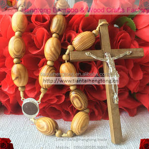 Collana <span class=keywords><strong>Rosario</strong></span> Grande in Finto Legno d'Ulivo, <span class=keywords><strong>Rosario</strong></span> Cattolico con Perle Ovali in Legno di Pino e Centrotavola con Terra Sacra - Product Image 3