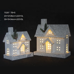 Vente <span class=keywords><strong>en</strong></span> gros d'usine - Maison <span class=keywords><strong>de</strong></span> village <span class=keywords><strong>en</strong></span> <span class=keywords><strong>bois</strong></span> illuminée par LED, décoration <span class=keywords><strong>de</strong></span> Noël avec lumières, ornement miniature d'intérieur - Product Image 2