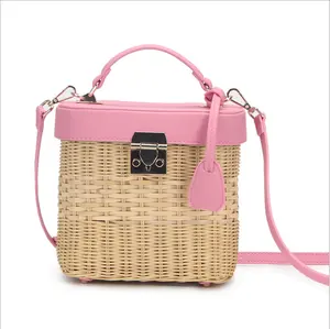 2019 new women's shoulder messenger bag Hand-woven woven rattan bag European and American style fan rattan bag