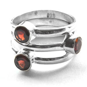 Anillo de Plata de Ley 925 sólido con piedras preciosas de corte facetado redondo granate, anillo elegante de hermoso diseño, anillo natural para mujeres y hombres. - Product Image 1