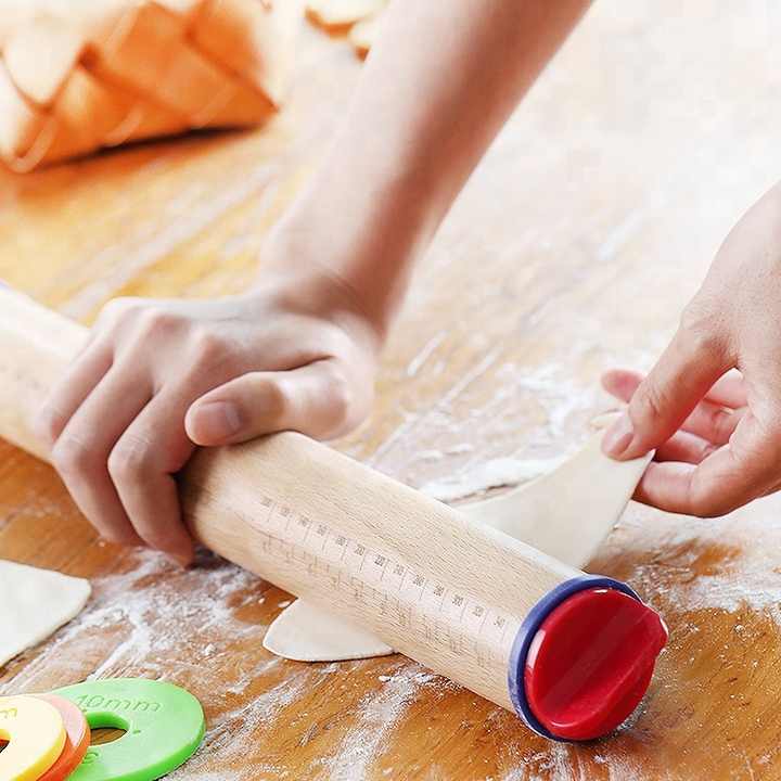 磨かれた大理石の麺棒と木製のハンドル生地ペストリーローラークッキー