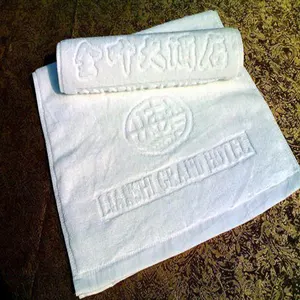 Towels Hotel White Guangzhou Towel Hilton White Hotel Bath Towels 70x140 Cm With Jacquard Logo 32S Double Loop Short Terry Towels