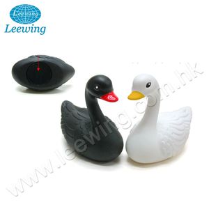 Newest Stylish Unique Holiday/Home Decoration Gift Ideas Vinyl Toy Manufacturer Customized Wood Pattern Swan <b>Floating</b> Bath Toy - Product Image 3