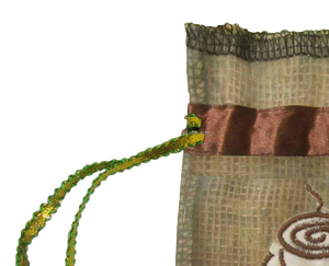 กระเป๋าผ้าคอตตอนพิมพ์ลายหน้าจอแบบกำหนดเองวัสดุพีพีแบบผูกเชือกทั่วไปสำหรับการส่งเสริมการเดินทางหรือการซื้อของขวัญ - Product Image 3