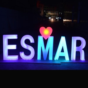 Lumière <span class=keywords><strong>de</strong></span> scène mobile à 26 LED pour la décoration, le <span class=keywords><strong>bureau</strong></span>, le commerce <span class=keywords><strong>de</strong></span> détail - Lettres lumineuses KISS ME LOVE MARRY ME - Product Image 3