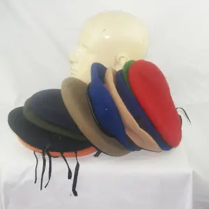 Kunden spezifisch gestrickte mehrfarbige Baskenmütze billig