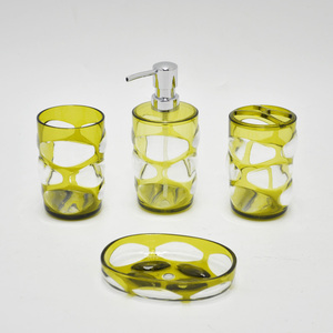 Ensemble d'accessoires de salle de bain cube d'eau couleur vert olive 4 pièces - Product Image 1