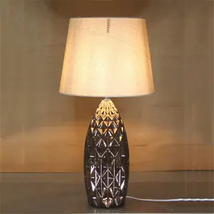 공장 뜨거운 레스토랑 테이블 램프 장식 럭셔리 책상 램프 실버 도금 세라믹 호텔 패브릭 갓 세라믹 테이블 램프