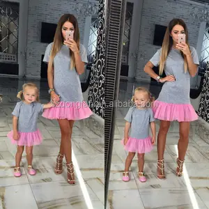ピンクとミントのドレスの女性の家族のマッチング服の母と子のドレス