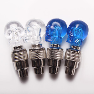 Luci a LED per bicicletta 2 pz, <span class=keywords><strong>raggi</strong></span> delle ruote in plastica e coperchio della valvola per pneumatici con batteria unica per <span class=keywords><strong>bici</strong></span> - Product Image 1