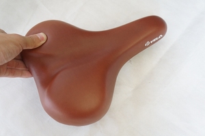 Pour <span class=keywords><strong>Velo</strong></span> Brown poignée de vélo classique <span class=keywords><strong>selle</strong></span> de vélo de Style rétro <span class=keywords><strong>confortable</strong></span> pour vélos de route caractéristique de sécurité - Product Image 4
