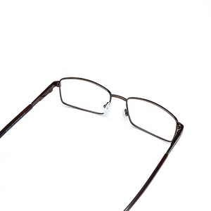 نظارات قراءة ألمانية بالجملة بإطار معدني وجودة بصرية مثالية للرجال - Product Image 4