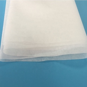 Rouleaux de tissu en gros 100% Pva 90'c papier dissolvant dans l'eau/tissu d'entoilage non tissé soluble dans l'eau chaud pour la broderie - Product Image 4