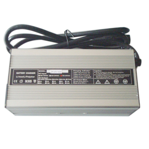 Caricabatterie Rapido 900W per Veicoli Elettrici, E-car, E-bus, Batteria 48V 15A Li-ion/LiFePO4/Piombo-Acido - Product Image 1