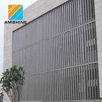 Panneaux de façade en aluminium à persiennes verticales mobiles perforées pour l'extérieur