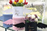 Boîte en carton de fleur de baril de costume de trois pièces d'impression de luxe avec des ailes d'ange pour des fleurs de rose