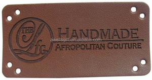 جينز منقوش بشعار مخصص من الجلد الصناعي - Product Image 6
