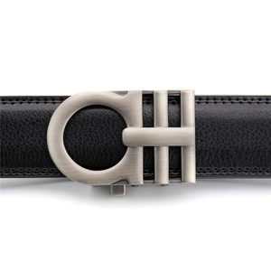 Cinturón de Cuero Ajustable Automático con Hebilla de Bloqueo Automático y Logotipo - Product Image 4