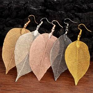 Boucles d'oreilles pendantes longues avec <span class=keywords><strong>pendentif</strong></span> feuille Chanfar Charm - Product Image 1