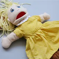 ที่กำหนดเองน่ารักนุ่มมือของเล่นเด็กยัดตุ๊กตาสาวตุ๊กตาหุ่นมือของเล่น