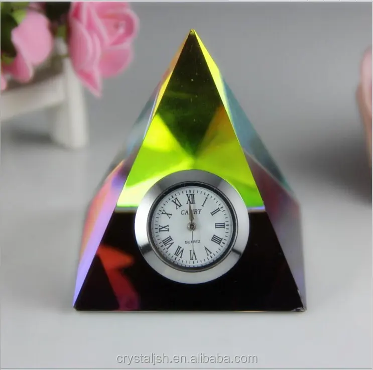 Besten preis für benutzerdefinierte kristall glas pyramide zeit uhr