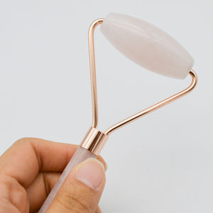 <span class=keywords><strong>Rullo</strong></span> in Quarzo Rosa Fatto a Mano <span class=keywords><strong>per</strong></span> il Viso Anti-Invecchiamento e Lifting 100% Naturale Strumento di <span class=keywords><strong>Massaggio</strong></span> <span class=keywords><strong>Facciale</strong></span> <span class=keywords><strong>per</strong></span> Rughe - Product Image 6