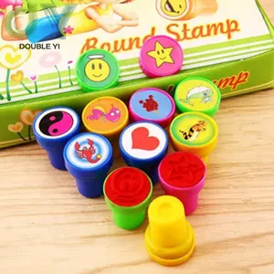 Patrón de dibujos animados de niño de plástico de color de goma de la auto-entintado sello