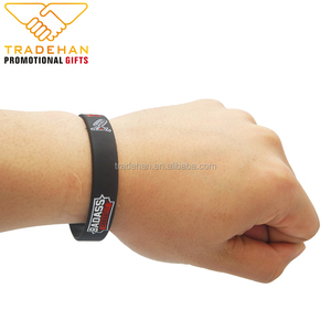 Custom Logo Siliconen Polsbanddrukmachine Maken Rubberen Polsband - Product Image 1