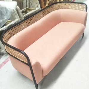 Sofá tejido de ratán con marco de Metal para exteriores, diseño nórdico moderno, para restaurante - Product Image 1