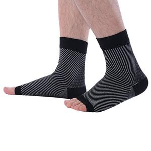 Ventas calientes de <span class=keywords><strong>Amazon</strong></span> Deportes Fascitis plantar Cuidado DE LOS PIES Calcetines de compresión Manga con soporte de arco y tobillo para hombres y mujeres - Product Image 3