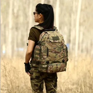 户外可扩展战术背包，适合旅行、野营、徒步旅行背包
